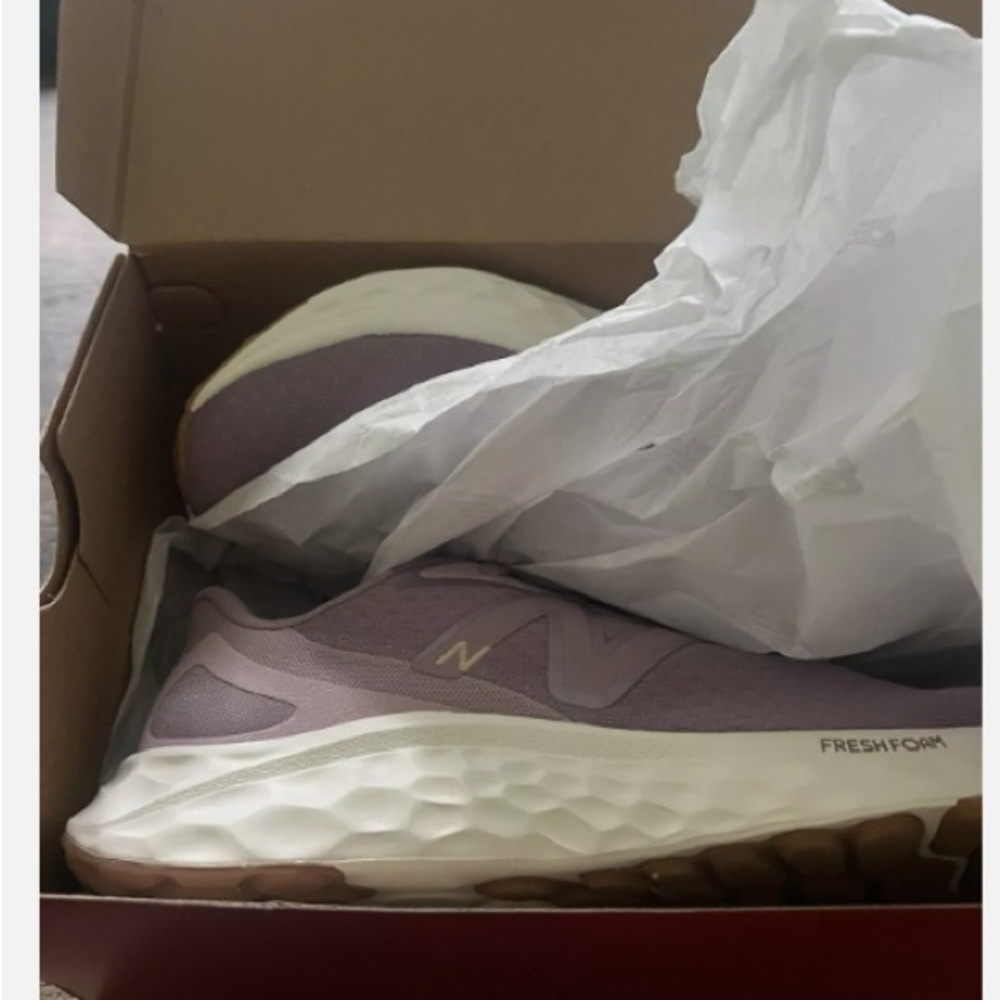 NEW BALANCE NIB Women’s Fresh Foam Arishi v4 9.5 purple violet